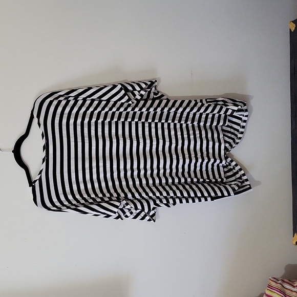 Ladies  In Every Story Top - Picture 4 of 5